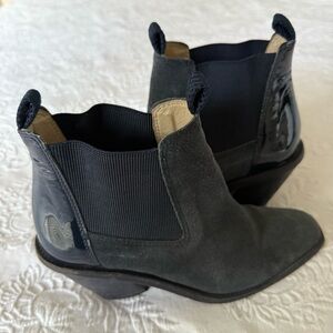 Wood Wood BLUE Suede Pull On Ankle Boots w Patent Heel. Size 7
